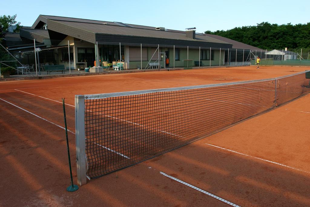 Tennis- Und Freizeitzentrum Neudoerfl Neudorfl Exterior foto